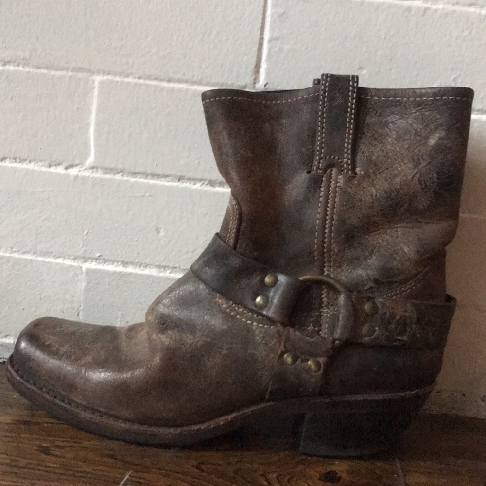 Short Harness Frye Boots